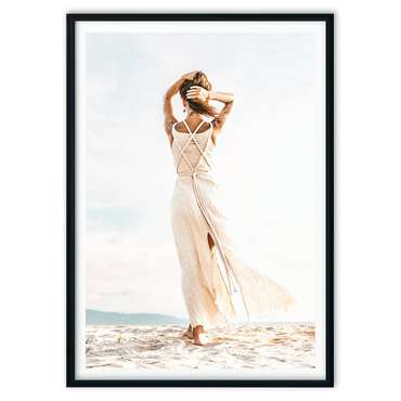 Постер в рамке Девушка на пляже 21х30 см