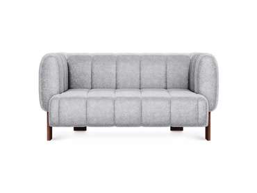 Диван Cassis М светло-серого цвета с коричневыми ножками  