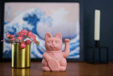 Декоративная фигурка-статуэтка Lucky Cat M розового цвета