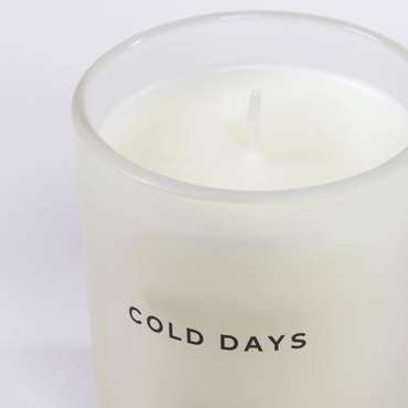 Ароматическая свеча Cold Days белого цвета