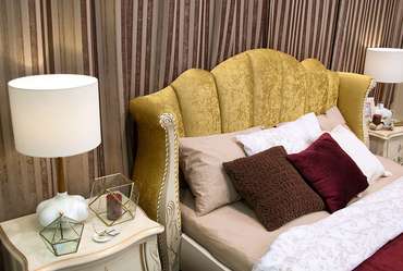 Кровать Трио 160х200 бело-бежевого цвета с золотой патиной