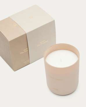 Ароматическая свеча The Essence бежевого цвета