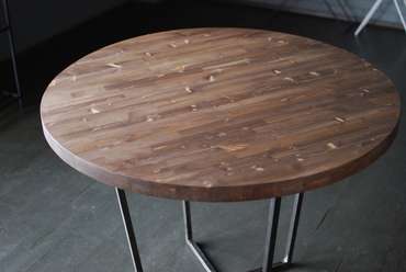 Обеденный стол Round черно-коричневого цвета