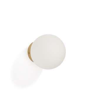 Настенный светильник Brisia 15 из металла в матовой латунной отделке с плафоном 