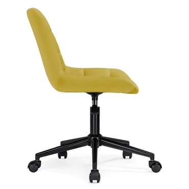 Офисный стул Честер горчичного цвета с черным основанием