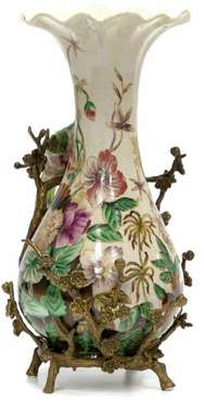 Фарфоровая ваза с птичкой бежево-зеленого цвета