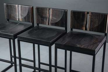 Барный стул из кавказского дуба