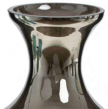 Стеклянная ваза серебристого цвета