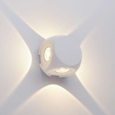 Настенный светодиодный светильник Сube белого цвета