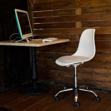 Офисное кресло Смузи Хром бело-серого цвета