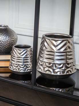 Декоративная ваза Орнамент М серебряного цвета