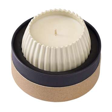 Свеча ароматическая Vetiver & black cypress бежевого цвета