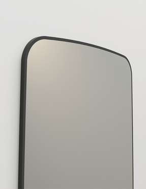 Настенное зеркало Hola Tardi 47х140 в раме черного цвета
