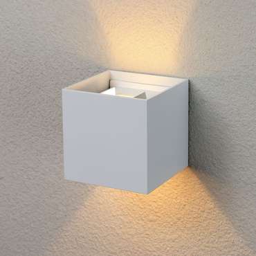 Настенный светодиодный светильник с регулируемым углом рассеивания Winner белого цвета