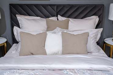 Подушка декоративная 45х45 белого цвета с кантом 