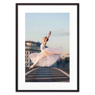 Постер в рамке Летящая балерина 21х30 см