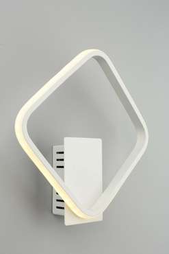 Настенный светодиодный светильник Aversa белого цвета
