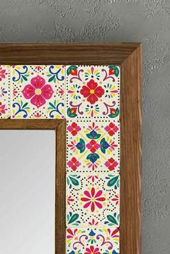 Настенное зеркало 33x33 с каменной мозаикой бело-розового цвета