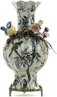 Фарфоровая ваза с птицей бело-синего цвета