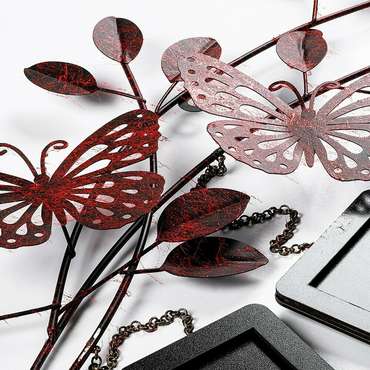 Настенный декор ручной работы Бабочки 65х93 из металла черно-красного цвета