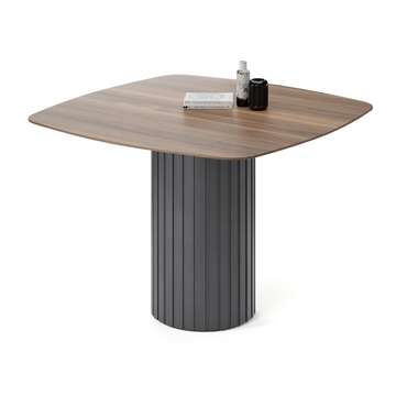 Обеденный стол квадратный Кейд на черном основании