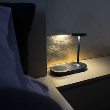 Лампа настольная с USB разъемом и функцией беспроводной зарядки устройств Ceres черного цвета