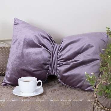 Подушка декоративная Бант лилового цвета
