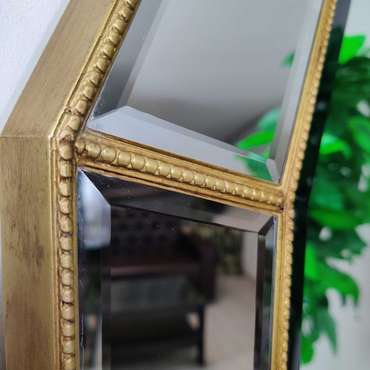 Настенное зеркало Faust 90x90 в раме золотого цвета