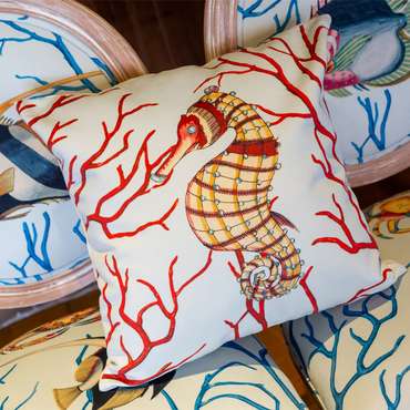Декоративная подушка Фантастика подводного мира версия 1 красно-голубого цвета