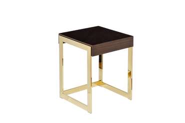 Кофейный стол коричневого цвета