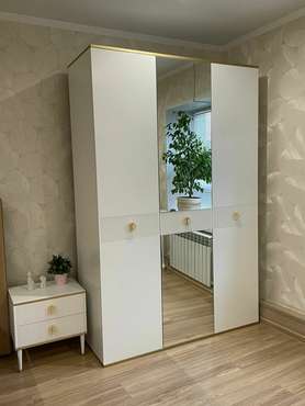 Распашной шкаф Далли белого цвета