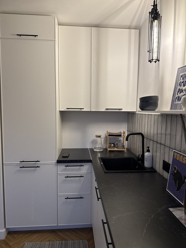 Фотография: в стиле , Малогабаритная квартира, Квартира, Проект дня, Москва, 1 комната, современный с элементами эклектики, фото интерьера, фото кухни, Кристина Абраменкова – фото на INMYROOM