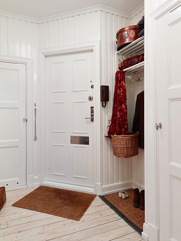 Фотография: Прихожая в стиле Скандинавский, Малогабаритная квартира, Квартира, Цвет в интерьере, Дома и квартиры, Белый, Гетеборг, 2 комнаты, 40-60 метров – фото на INMYROOM