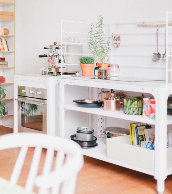 Фотография:  в стиле , маленькая кухня, интерьер кухни, кухня, Kilian Schindler – фото на INMYROOM