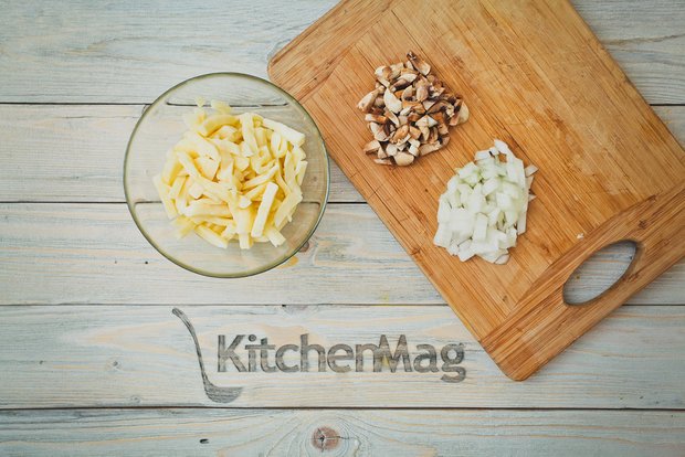 Фотография:  в стиле , Обед, Ужин, Основное блюдо, Вегетарианская, Веганская, Тушение, Жарить, Закуски, Картофель, Кулинарные рецепты, Грибы, Капуста, 1 час, Пришли гости, Готовит KitchenMag – фото на INMYROOM