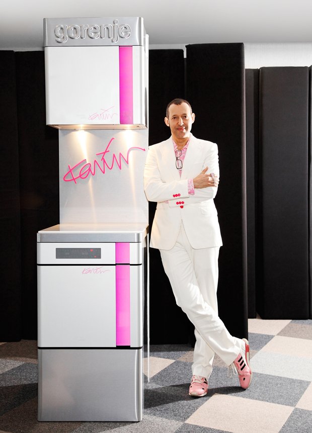 Фотография: Прочее в стиле , Декор интерьера, Alessi, BoConcept, Gorenje, Sancal, Umbra, Vondom, Мебель и свет, Цвет в интерьере, Индустрия, Люди, Белый, Архитектурные объекты, Розовый, Карим Рашид, Промдизайн, Подсвечник – фото на INMYROOM
