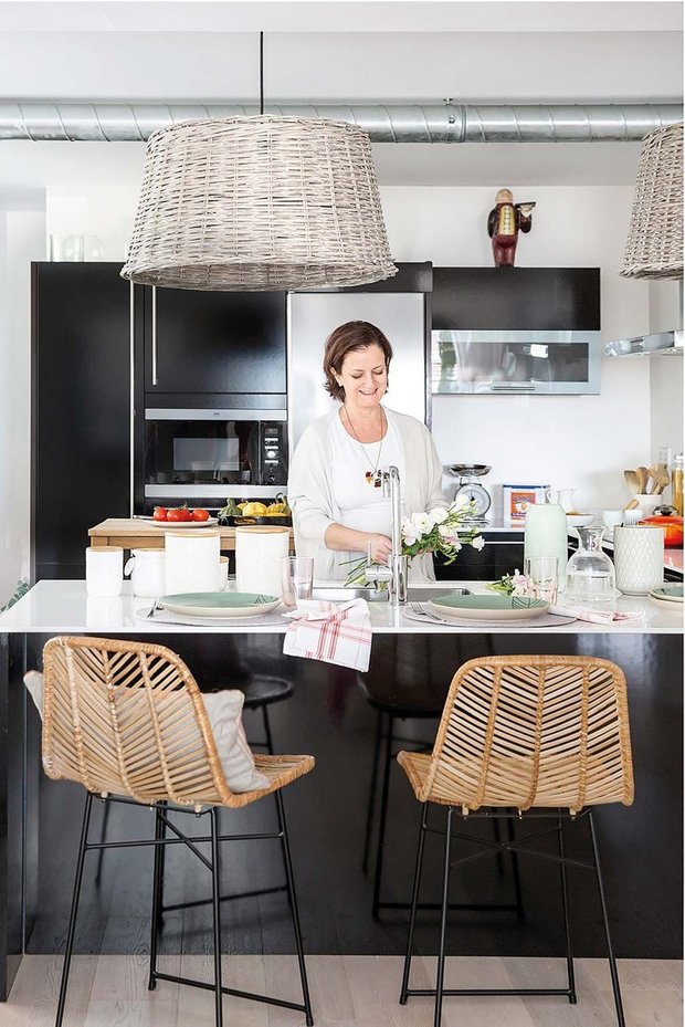 Фотография:  в стиле , Кухня и столовая, Гостиная, Спальня, Прованс и Кантри, Эклектика, Декор и DIY, Квартира, Испания, Белый, Мадрид, Бирюзовый, 4 и больше, Более 90 метров, как оформить квартиру светлой – фото на INMYROOM