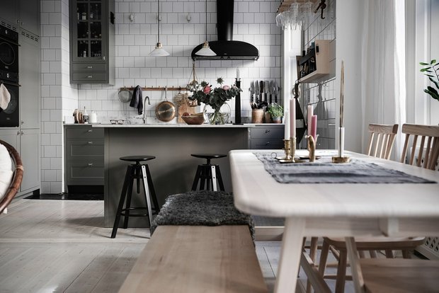 Фотография: Кухня и столовая в стиле Скандинавский, Классический, Современный, Эклектика, Декор интерьера, Квартира, Швеция, Белый, Черный, Стокгольм, как оформить эклектичный интерьер, 3 комнаты, 60-90 метров – фото на INMYROOM