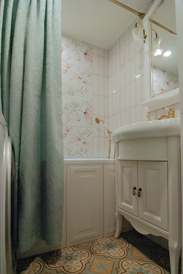 Фотография:  в стиле , Квартира, Проект дня, Панельный дом, 2 комнаты, 40-60 метров, Челябинская область, современный с элементами классики, Миасс – фото на INMYROOM