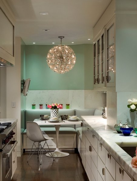 Фотография: в стиле , Кухня и столовая, Советы, планировка узкой кухни в хрущевке, дизайн узкой кухни, обустройство узкой кухни, мебель для узкой кухни, сценарии освещения для узкой кухни – фото на INMYROOM