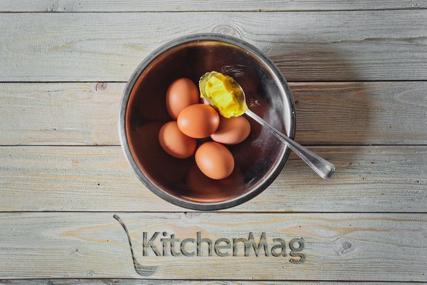 Фотография:  в стиле , Завтрак, Выпекание, Жарить, Кулинарные рецепты, Легкий завтрак, 45 минут, Завтраки, Готовит KitchenMag, Европейская кухня, Простые рецепты, Рецепты на 2015 год, Домашние рецепты, Пошаговые рецепты, Новые рецепты, Рецепты с фото, Как приготовить вкусно?, Средняя сложность, Яйца – фото на INMYROOM