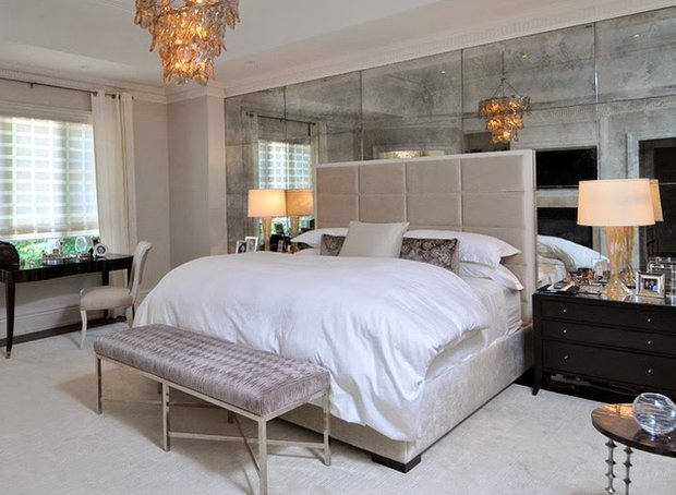 Фотография: Спальня в стиле Эклектика, Декор интерьера, Малогабаритная квартира, Мебель и свет, Советы, Стены, Зеркало, Окна – фото на INMYROOM