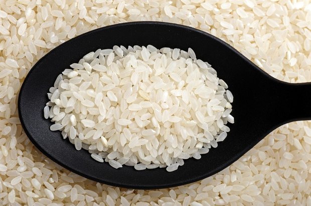 Круглый рис это какой. Рис с черными зернами. Черно белый рис сорт. Чёрно белый рис круглый. Рис сорт Экстра.