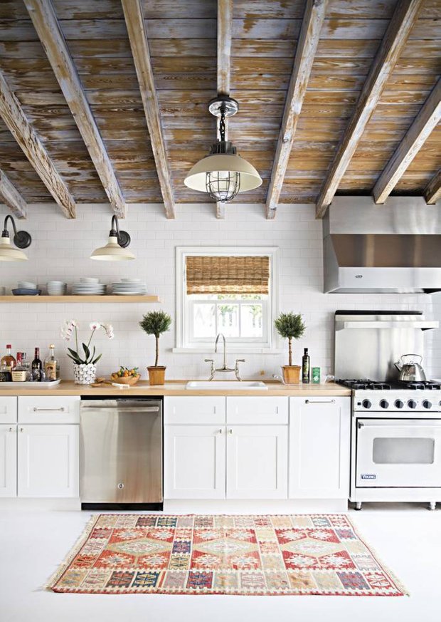 Фотография: Кухня и столовая в стиле Прованс и Кантри, кухня, Обзоры – фото на INMYROOM