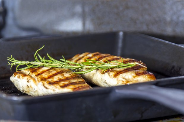 Фотография: в стиле , Советы, Обед, Ужин, Основное блюдо, Здоровое питание, Палео, Жарить, Птица, Средиземноморская кухня, Секреты кулинарии, Есть сразу, Кулинарные рецепты, 15 минут, Пришли гости – фото на INMYROOM