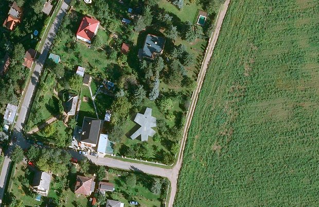Фотография:  в стиле , Современный, Хай-тек, Дом, Ландшафт, Планировки, Белый, Минимализм, Серый, Эко, Дом и дача, Чехия – фото на INMYROOM