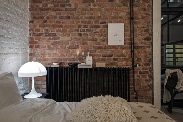 Фотография: Спальня в стиле Лофт, Декор интерьера, Швеция, Белый, Черный, Стокгольм, 2 комнаты, 40-60 метров – фото на INMYROOM