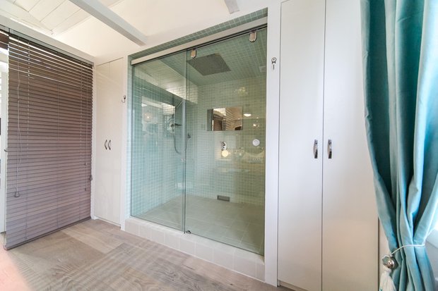 Фотография: Ванная в стиле Современный, Интерьер комнат, Дача, Дачный ответ, Мансарда – фото на INMYROOM