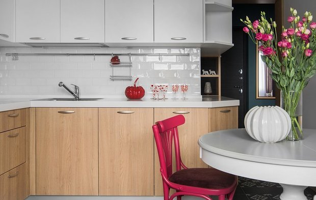 Фотография: Кухня и столовая в стиле Скандинавский, Гид, Дарья Пикова, Анна Максимова, Derevo Park, Алена Еременко, Людмила Данилевич, Наталья Наумова, Living Art Design – фото на INMYROOM
