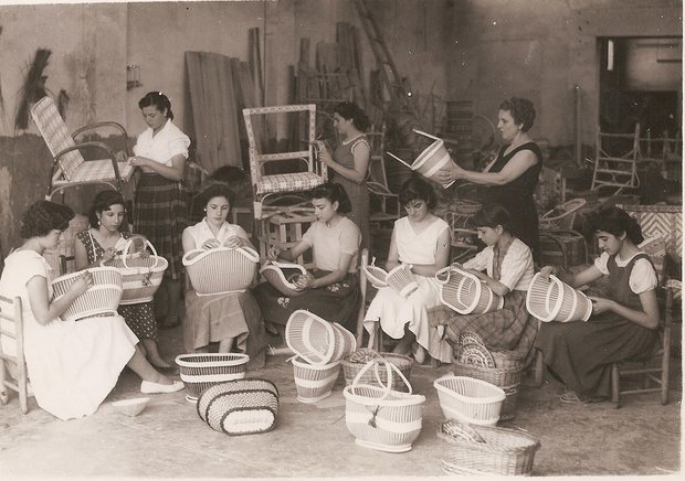 Фотография: Гардеробная в стиле Скандинавский, Лофт, Современный, Декор интерьера, Мебель и свет, Минимализм, ИКЕА, энциклопедия_мебель, Angel Cerda – фото на INMYROOM